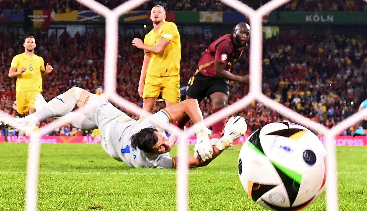 Mantan bomber Setan Merah itu harus menelan pil pahit lagi setelah golnya kembali dianulir wasit pada laga kali ini. Dua gol sebelumnya dicetak saat melawan Slovakia. (AFP/Kirill Kudryavtsev)