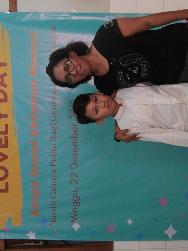 Hari Ibu, Komunitas Generasi Milenial dan Pondok Pesantren Minhaajurrosyidiin Gelar Karya Sosial