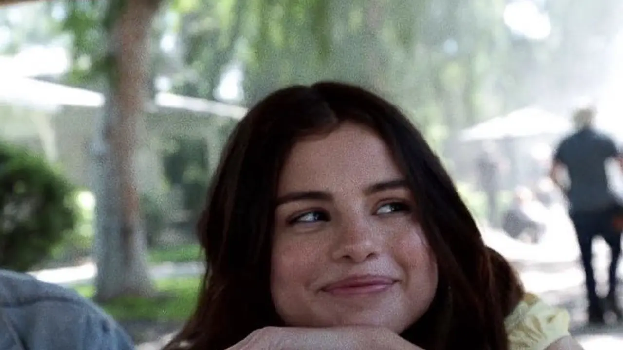 Potret Selena Gomez Tetap Percaya Diri