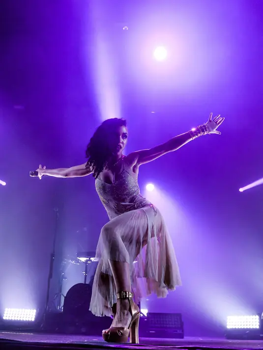 FKA Twigs dan kekasih yang bertunangan pada bulan Maret, telah menghabiskan beberapa waktu hidup terpisah di benua yang berbeda. (Bintang/EPA)