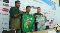 PSMS Medan resmi merilis jersey baru yang akan dipakai para pemain menghadapi sisa pertandingan Gojek Liga 1 bersama Bukalapak. (Bola.com/Ronald Seger)
