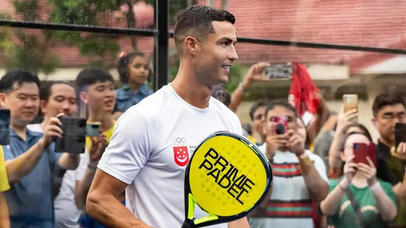 Cristiano Ronaldo saat main padel di Singapura