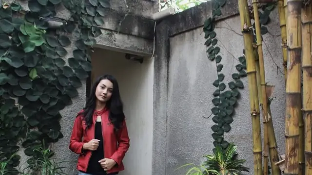 [Bintang] Sibuk Syuting Sinetron, Contek 5 Gaya Kasual Ersya Aurelia