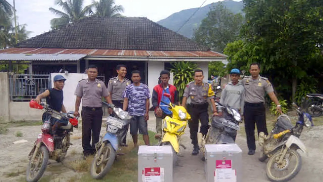 antar logistik pemilu dengan sewa ojek