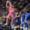 Penjaga gawang Espanyol #01, Joan Garcia, menangkap bola selama pertandingan liga Spanyol antara RCD Espanyol dan FC Barcelona di Stadion RCDE di Cornella de Llobregat, pada 15 Mei 2025. (MANAURE QUINTERO/AFP)