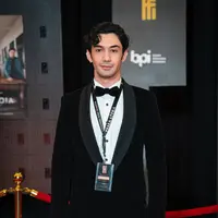 Reza Rahadian siap membintangi The Invisible Guest versi Indonesia. (Foto: Dok. Instagram @officialpilarez)