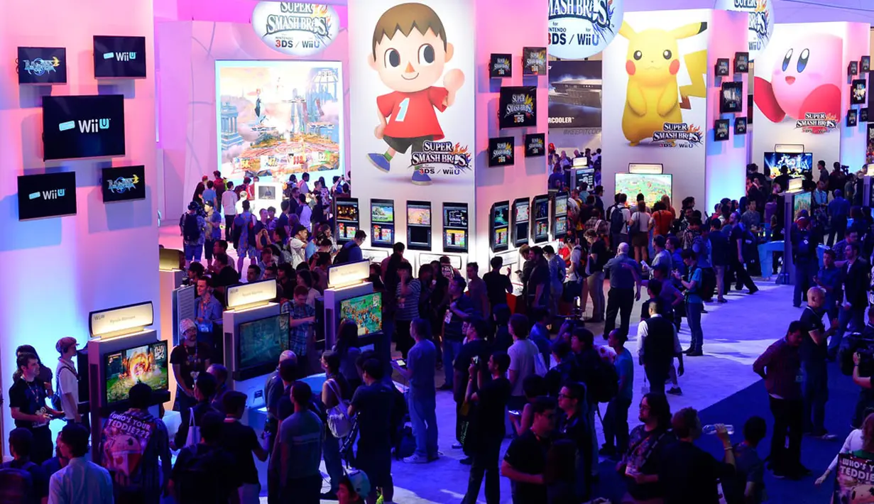 Ribuan pengunjung terlihat memadati stand-stand yang ada di pameran game terbesar di dunia, Electronic Entertainment Expo (E3), di Los Angeles, Amerika Serikat, (10/6/2014). (REUTERS/Kevork Djansezian)