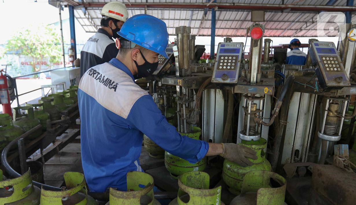 PT Pertamina (Persero) terus mengintensifkan pengawasan ke sejumlah SPBE di Palembang, Sumatera Selatan. (Liputan6.com/Herman Zakharia)