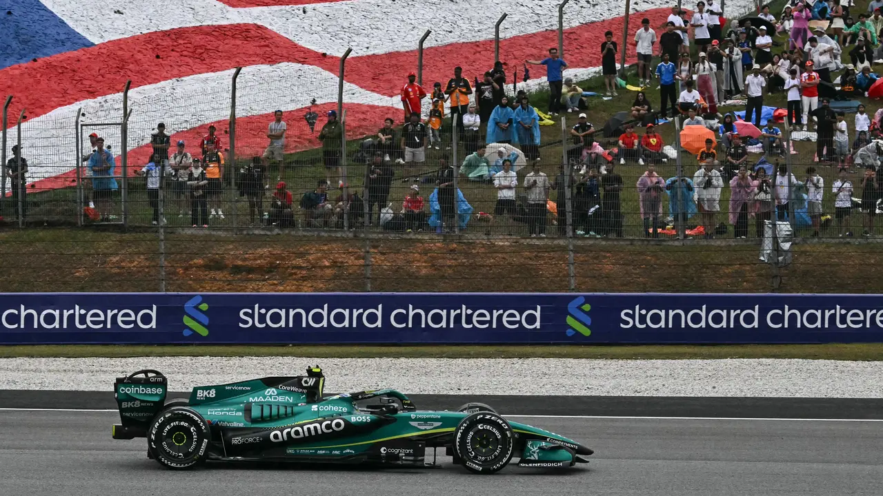 Fernando Alonso beraksi di Sepang