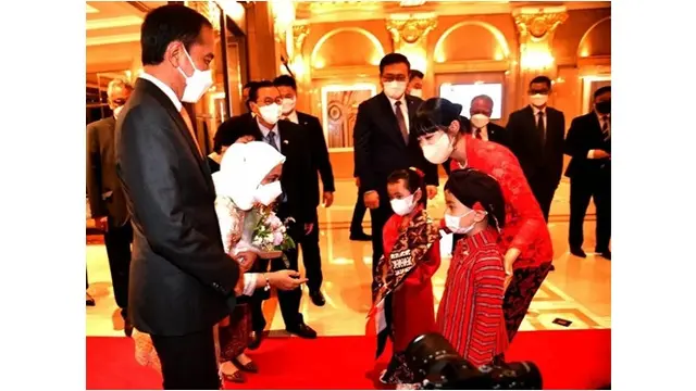 6 Potret Dita Karang Secret Number Sambut Presiden Jokowi di Korea Selatan, Menawan