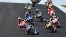 Pebalap Movistar Yamaha, Valentino Rossi, memulai balapan dari posisi ke-15 MotoGP Australia di Sirkuit Phillip Island, Minggu (23/10/2016), setelah gagal meraih waktu terbaik di kualifikasi. (AFP/Saeed Khan)