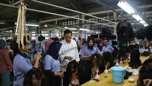 Selain bulu mata, industri wig atau rambut palsu juga berkembang pesat di Purbalingga dan menyerap puluhan ribu tenaga kerja. (Foto: Liputan6.com/Dinkominfo/Muhamad Ridlo)