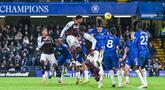Pemain Aston Villa, Ollie Watkins, sukses menjadi mimpi buruk publik Stamford Bridge dengan dua golnya ke gawang Chelsea pada pekan ke-18 Premier League. (AFP/Glyn Kirk)