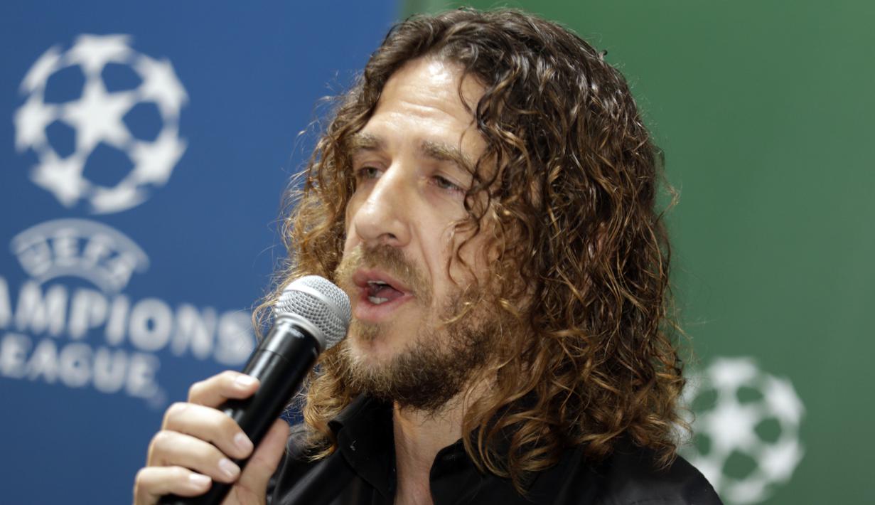 Legenda Barcelona, Carles Puyol, memberikan keterangan saat jumpa pers di Jakarta, Senin (11/3). Heineken memulai perhelatan UEFA Champions League Trophy Tour di Indonesia. (Bola.com/Vitalis Yogi Trisna)