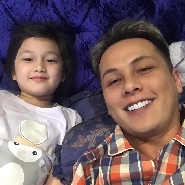 6 Potret Andhika Pratama Bareng Putrinya Elea, Foto Masa Kecilnya Disebut Mirip
