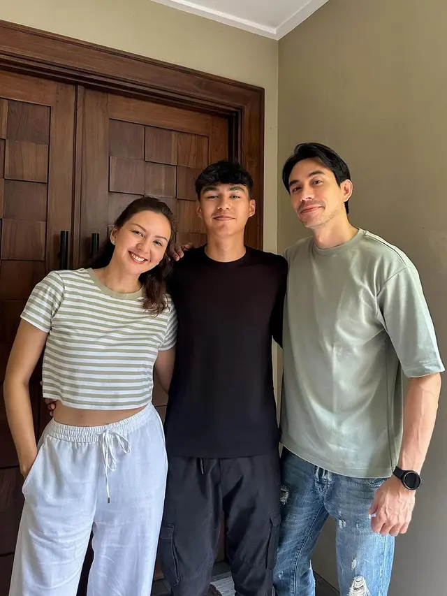 Menekuni Sekolah Bola Bersama Sang Kakak