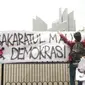 Mahassiswa Bandung menggelar aksi turun ke jalan memprotes DPR atas sejumlah RUU. (Liputan6.com/Huyogo Simbolon)