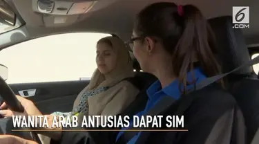 Wanita di Arab Saudi kini bisa memiliki SIM dan menyetir mobil di jalanan.