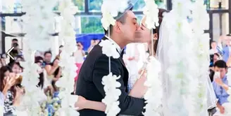 Ken Zhu dan Vivien Han Wenwen menggelar pesta nikah di Bali dengan sangat meriah. Kemeriahan itu terlihat dari postingan foto yang banyak beredar di media sosial. (dok.Facebook)