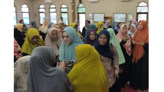 6 Potret Mulan Jameela saat Lakukan Kunjungan Masyarakat, Jalankan Tugas Anggota DPR