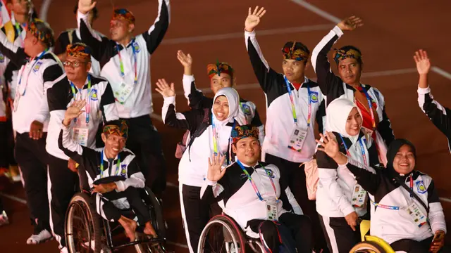 Kemeriahan Pembukaan Pekan Paralimpiade Nasional XVII di Stadion Manahan Solo