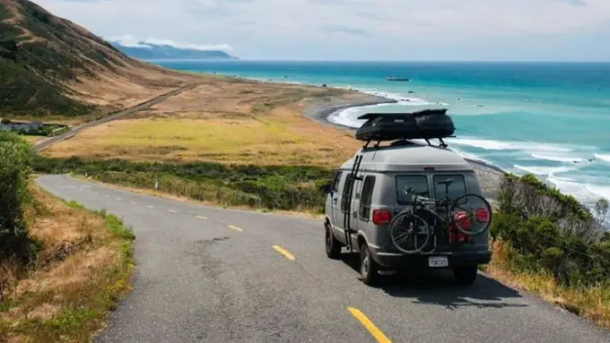 Ubah Mobil Van Tua, 'Traveler' Ini Bisa Jelajah Amerika Utara