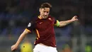 4. Francesco Totti (AS Roma) - Totti menghabiskan kariernya dengan membela AS Roma selama 25 tahun dengan koleksi 307 gol dari 785 penampilan. Bersama AS Roma, Totti juga tercatat menjadi pencetak gol terbanyak kedua di sepanjang sejarah Serie A dengan torehan 250 gol. (AFP/Filippo Monteforte)