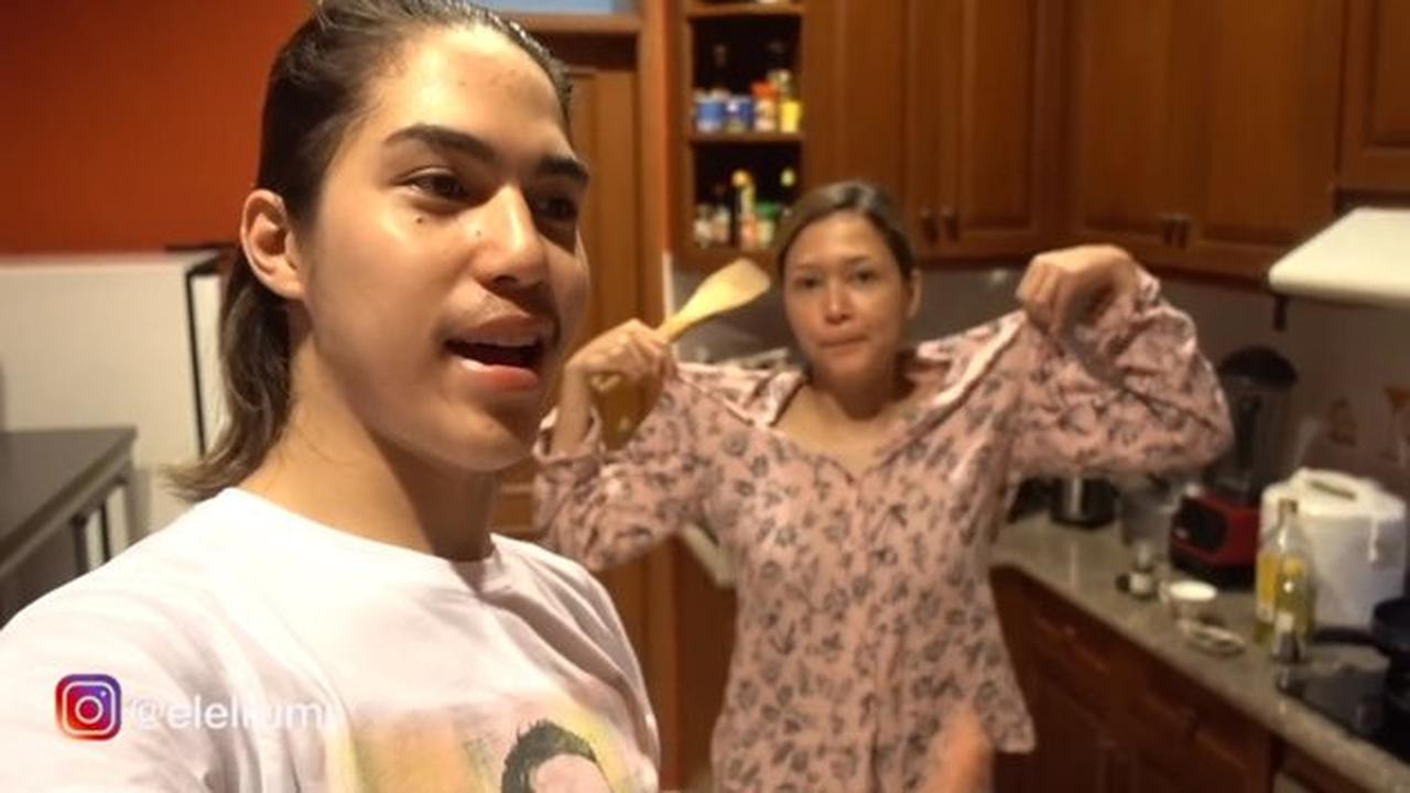 7 Momen Maia Estianty Pakai Piyama Tanpa Makeup Ajari El Rumi Masak