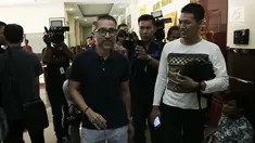 Aktor Lukman Sardi mendatangi Polres Metro Jakarta Selatan, Jumat (4/8). Kedatangan Lukman untuk menjenguk rekan sekaligus temannya, Tora Sudiro yang ditahan terkait dugaan kepemilikan 30 butir Dumolid (Liputan6.com/Herman Zakharia)