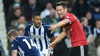 Gelandang Manchester United, Ander Herrera, mengirim sindia via ucapan Natal kepada Gary Neville. (AFP/Oli Scarff)