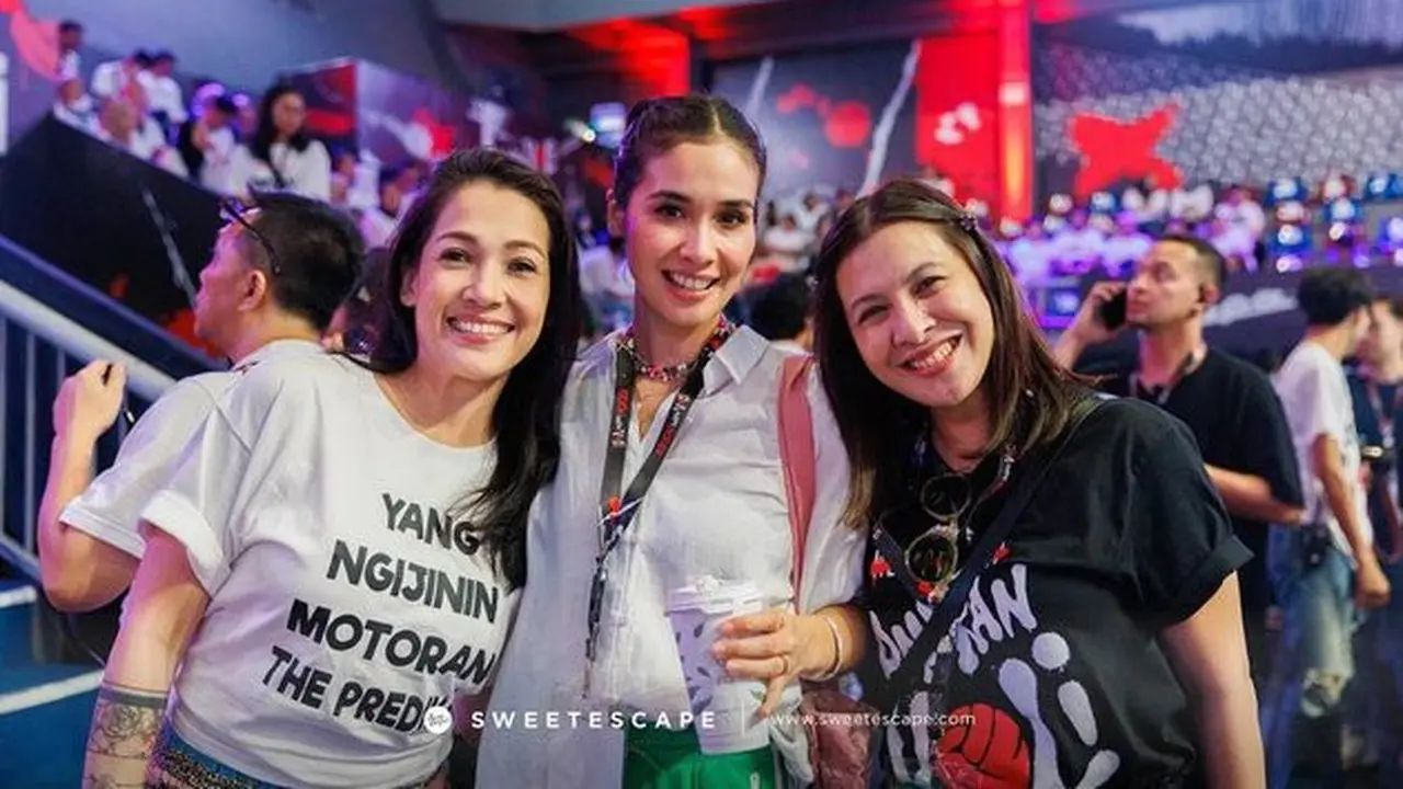 18 Tahun Menikah, Ini 10 Potret Cantik Fifi Karamoy Istri Vincent Rompies