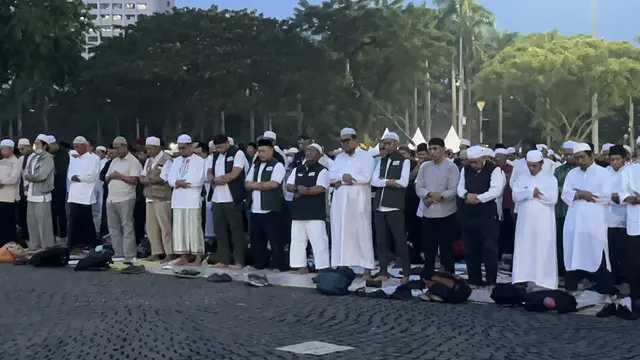 Massa Reuni 212 Mulai Datangi Monas, Awali Kegiatan dengan Salat Maghrib Berjamaah