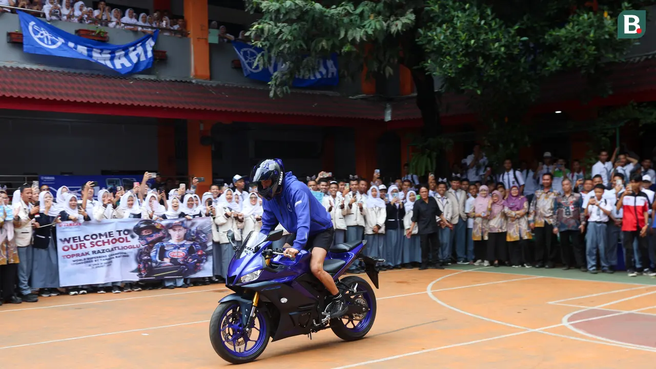 Foto: Toprak Razgatlioglu Pamer Aksi Freestyle Jelang Debut di MotoGP 2026