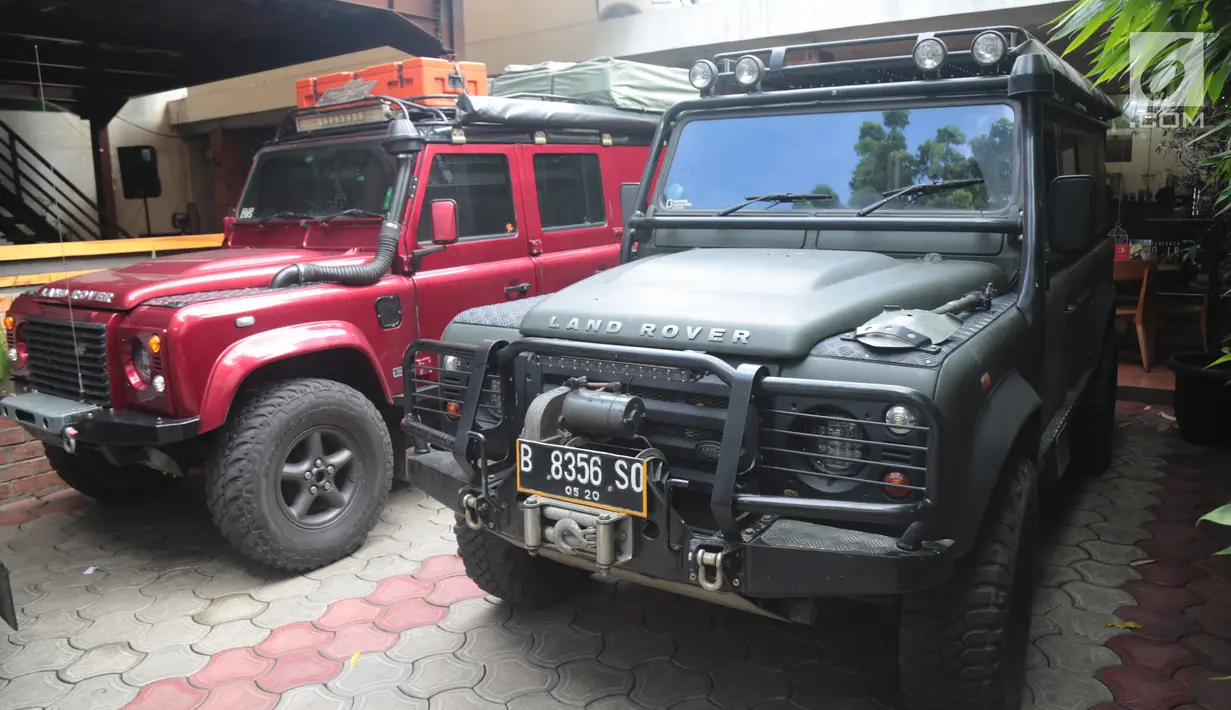 Mobil Land Rover terparkir di Jakarta, Rabu (5/12). Penggemar dan pencinta kendaraan Land Rover seluruh Indonesia akan menggelar kegiatan bertajuk Indonesia Land Rover United (ILRU) di kaki Gunung Gede Pangrango Cibodas, Jabar. (Liputan6.com/Angga Yuniar)