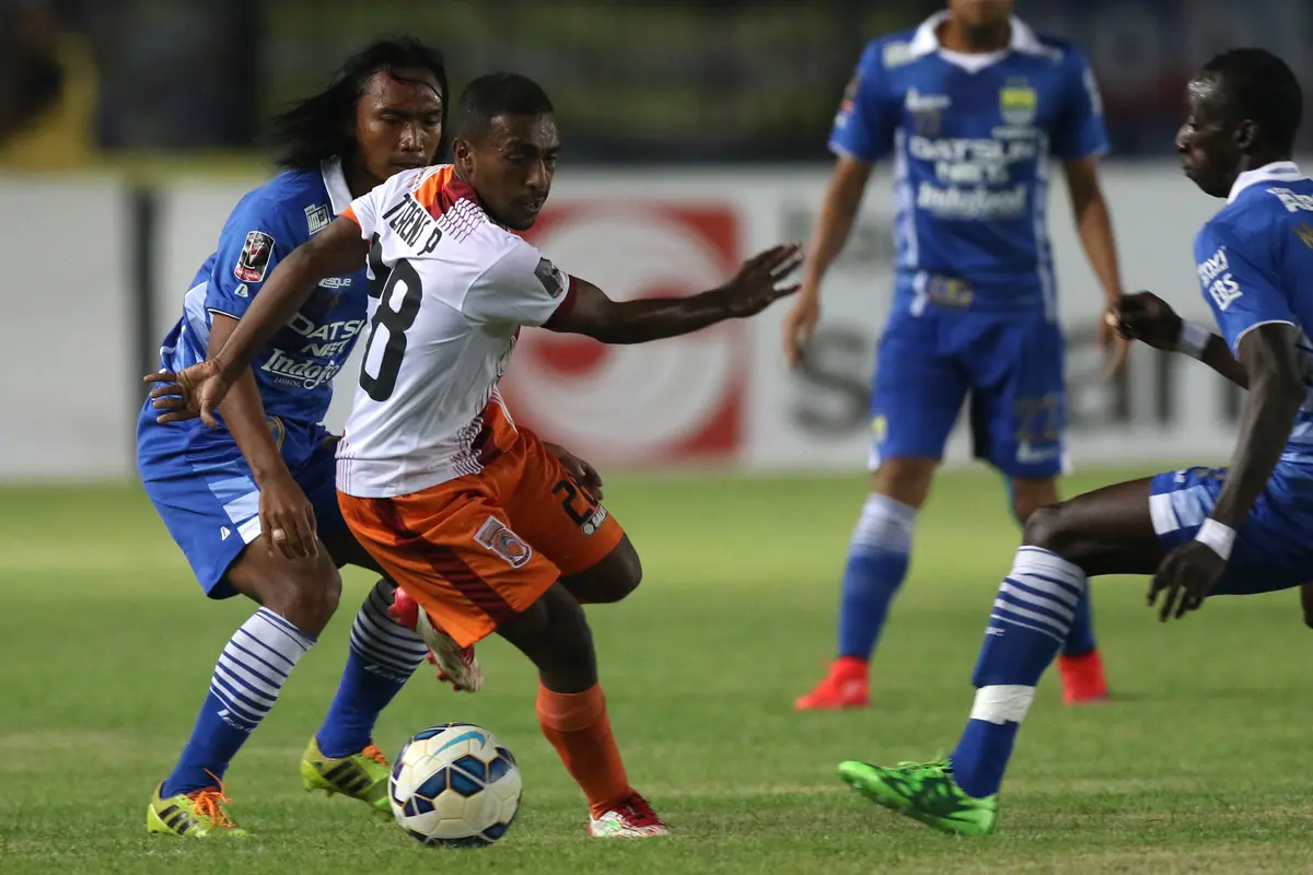Persib Bandung vs Pusamania Borneo FC