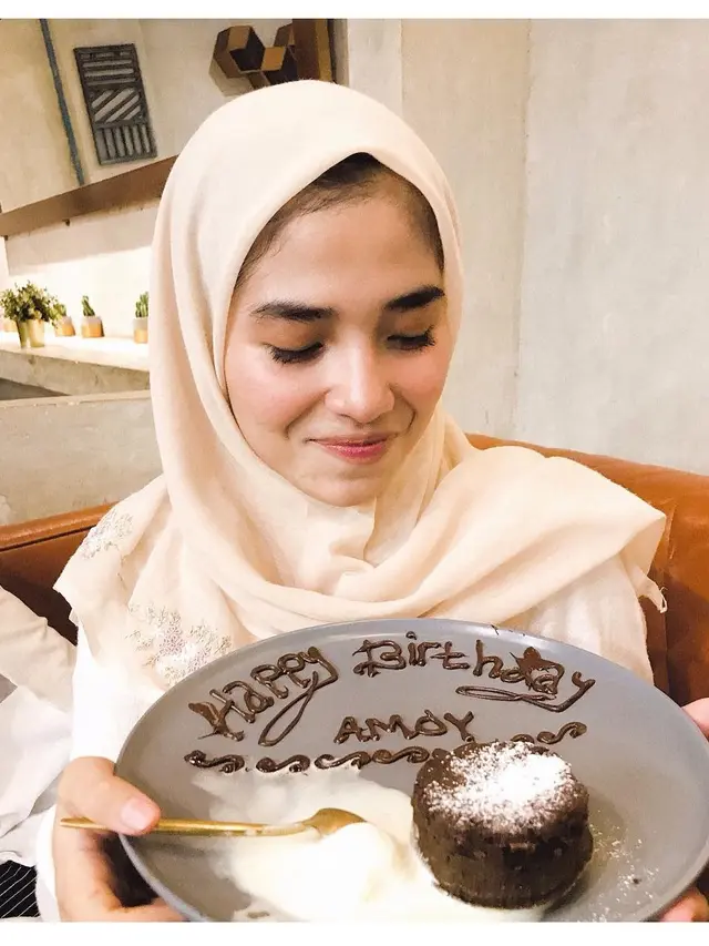 Gaya Fashion Rahmi Idola Cilik, Simple dan Elegan