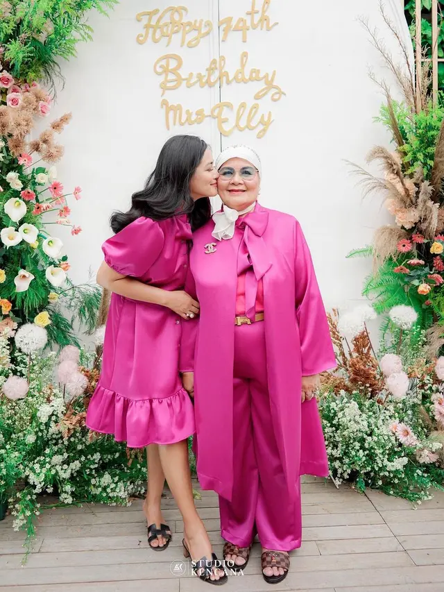 7 Momen Kebersamaan Titi Kamal dan Ibunda, Penuh Kehangatan