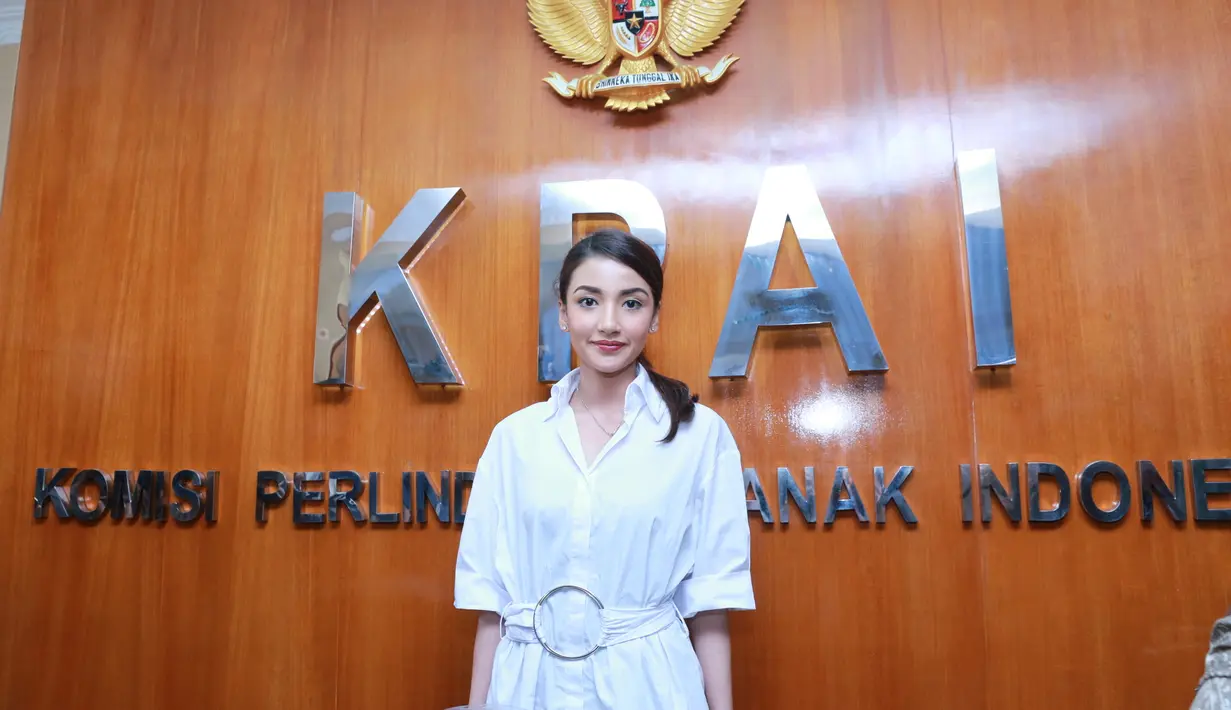 Pemeran dalam sinetron Elif Indonesia, Tsania Marwa kembali mendatangi Komisi Perlindungan Anak Indonesia (KPAI), Selasa (2/5/2017). Kedatangannya guna memberikan tambahan informasi terkait pelaporannya. (Adrian Putra/Bintang.com)