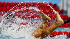 Perenang putri Itallia, Federica Pellegrini, berbalik arah saat berlomba di nomor 200m gaya bebas putri Kejuaraan Dunia Akuatik 2015 di Kazan, Rusia. (4/8/2015). (Reuters/Hannibal Hanschke)