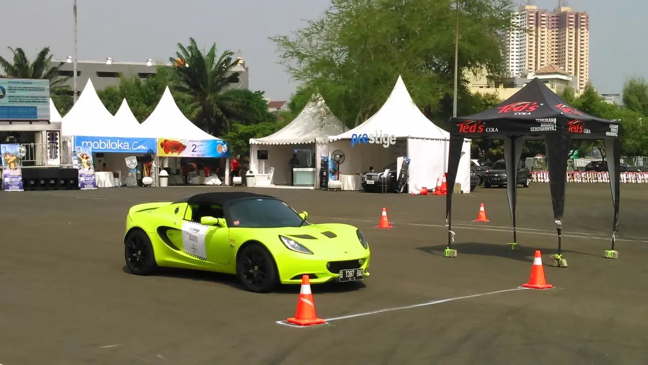 Sambut Mobiloka, Ratusan Supercar Geruduk Kemayoran