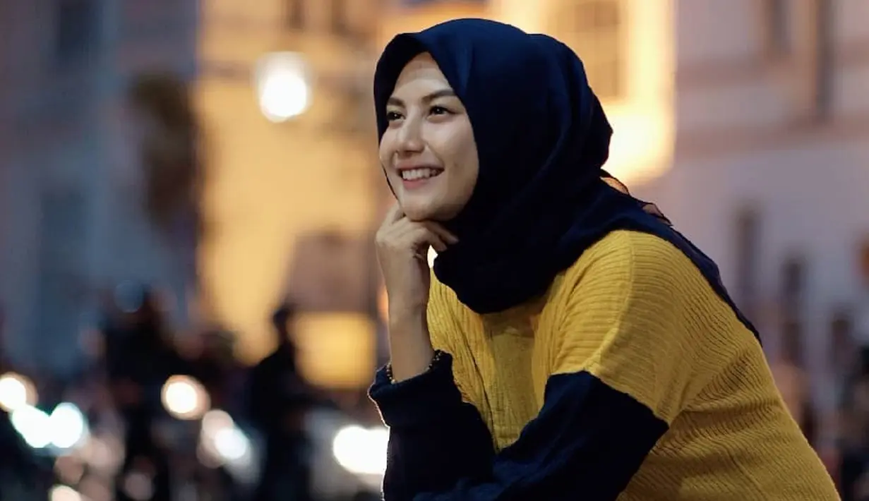 Siapa yang sangka jika wanita cantik ini berprofesi sebagai seorang polisi. (Liputan6.com/IG/hikmanursyaa)