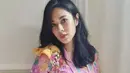 <p>Warna pastel juga bisa diaplikasikan pada kebaya seperti Dian Sastro ini lho. Kini kebaya bisa digunakan saat hangout. @therealdisastr.</p>