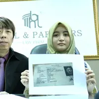 Kabar menyedihkan datang dari komika jebolan Stand Up Comedy Indosiar Arafah Rianti. Berawal dari tergiur membeli mobil dengan harga murah, kini Arafah diduga menjadi korban penipuan. (Adrian Putra/Bintang.com)