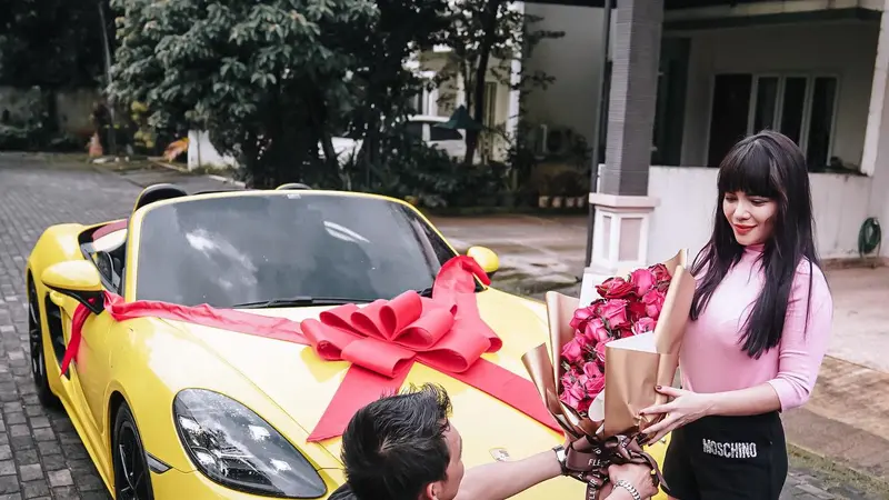 7 Momen Dinar Candy Dapat Kado Mobil Mewah dari Kekasih Ini Tuai Sorotan