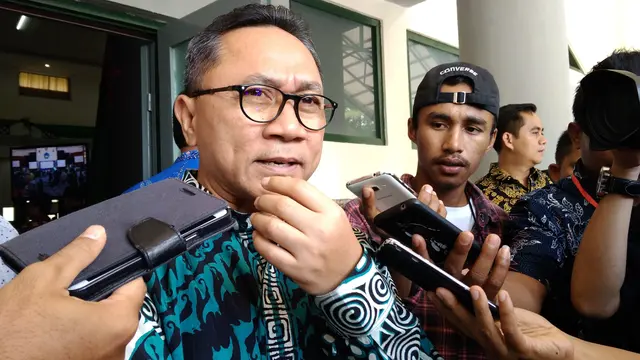 Ketua MPR Zulkilfi Hasan di Auditorium Rektorat Universitas Pattimura, Ambon, Maluku, Rabu (14/2/2018). (Liputan6.com/Rezky Apriliya)