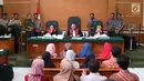 Suasana sidang kasus dugaan penipuan First Travel yang mengadirkan 13 orang saksi di PN Depok, Jawa Barat, Senin (19/3). 13 saksi tersebut merupakan mantan karyawan First Travel yang dihadirkan Jaksa penuntut umum (JPU). (Liputan6.com/Immanuel Antonius)