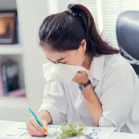Kena Flu Saat di Kantor, Apa Penyebabnya? (TORWAISTUDIO/Shutterstock)