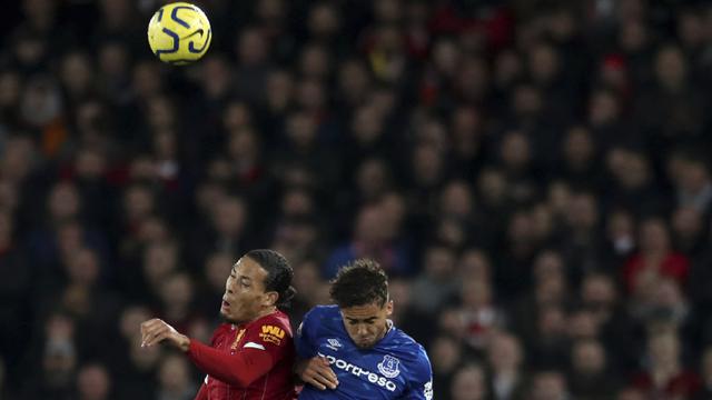 Divock Origi 2 Gol, Liverpool Bantai Everton 5-2