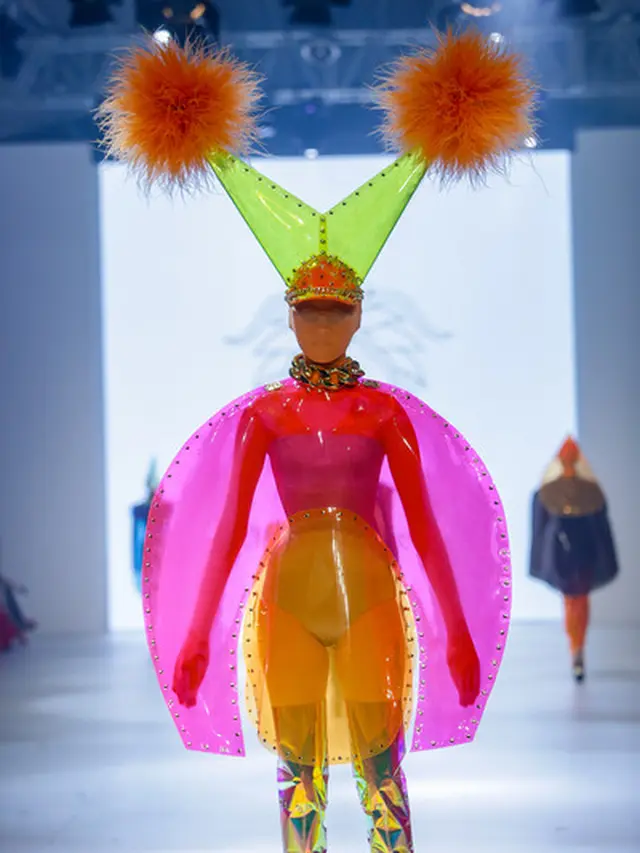 Jakarta Fashion Week 2023 Ditutup Koleksi Penuh Warna 3 Kesatria