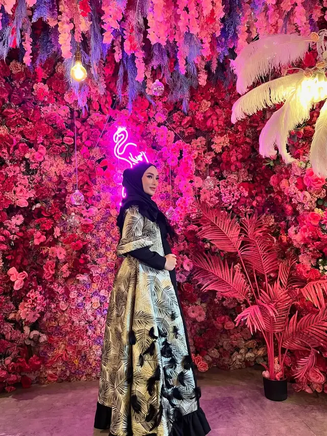 Zaskia Gotik Hamil Lagi